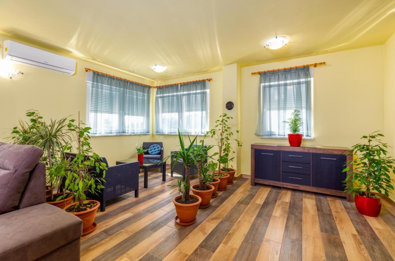 Apartmani Monte Pula Exterior foto
