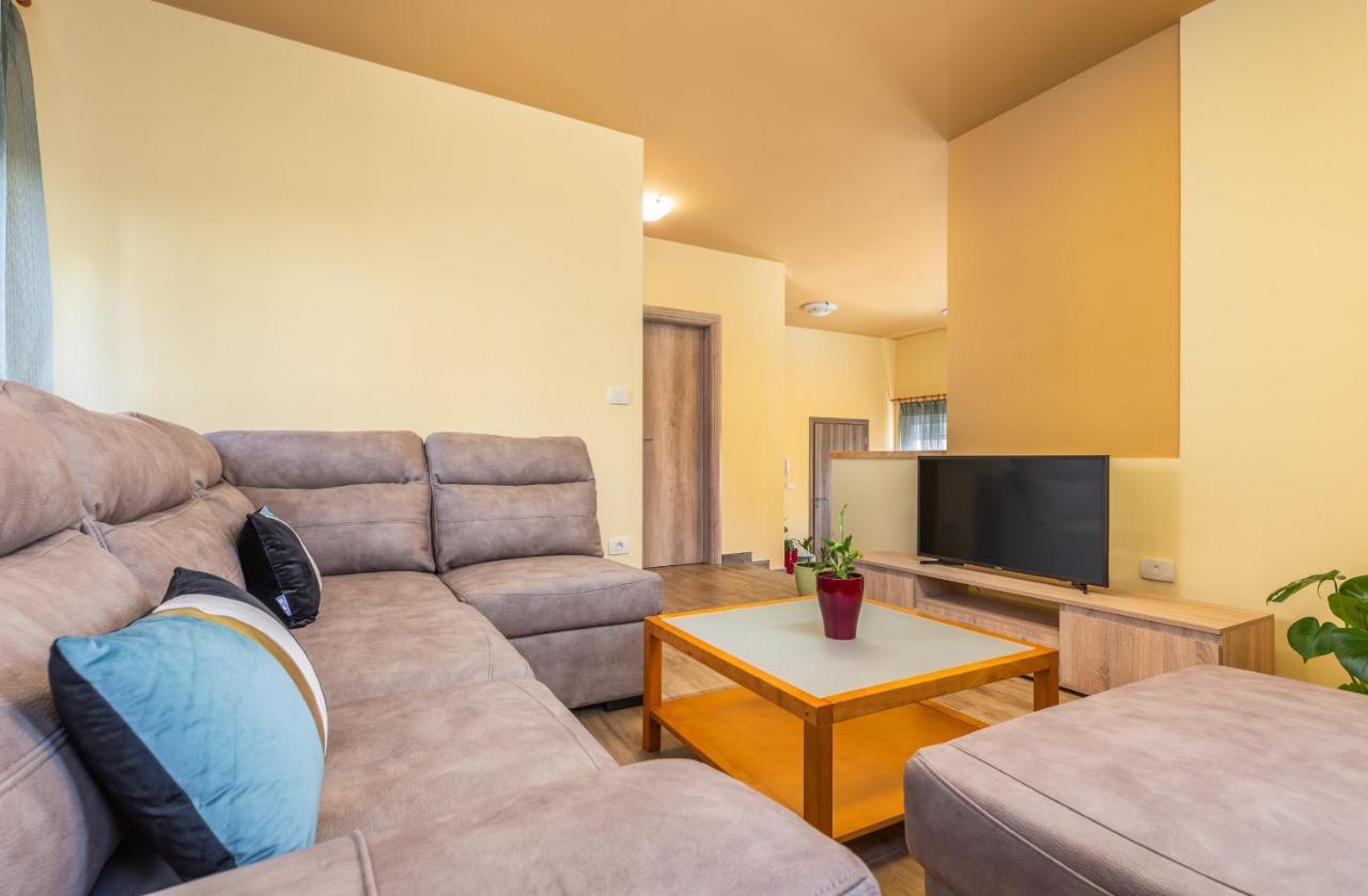 Apartmani Monte Pula Exterior foto